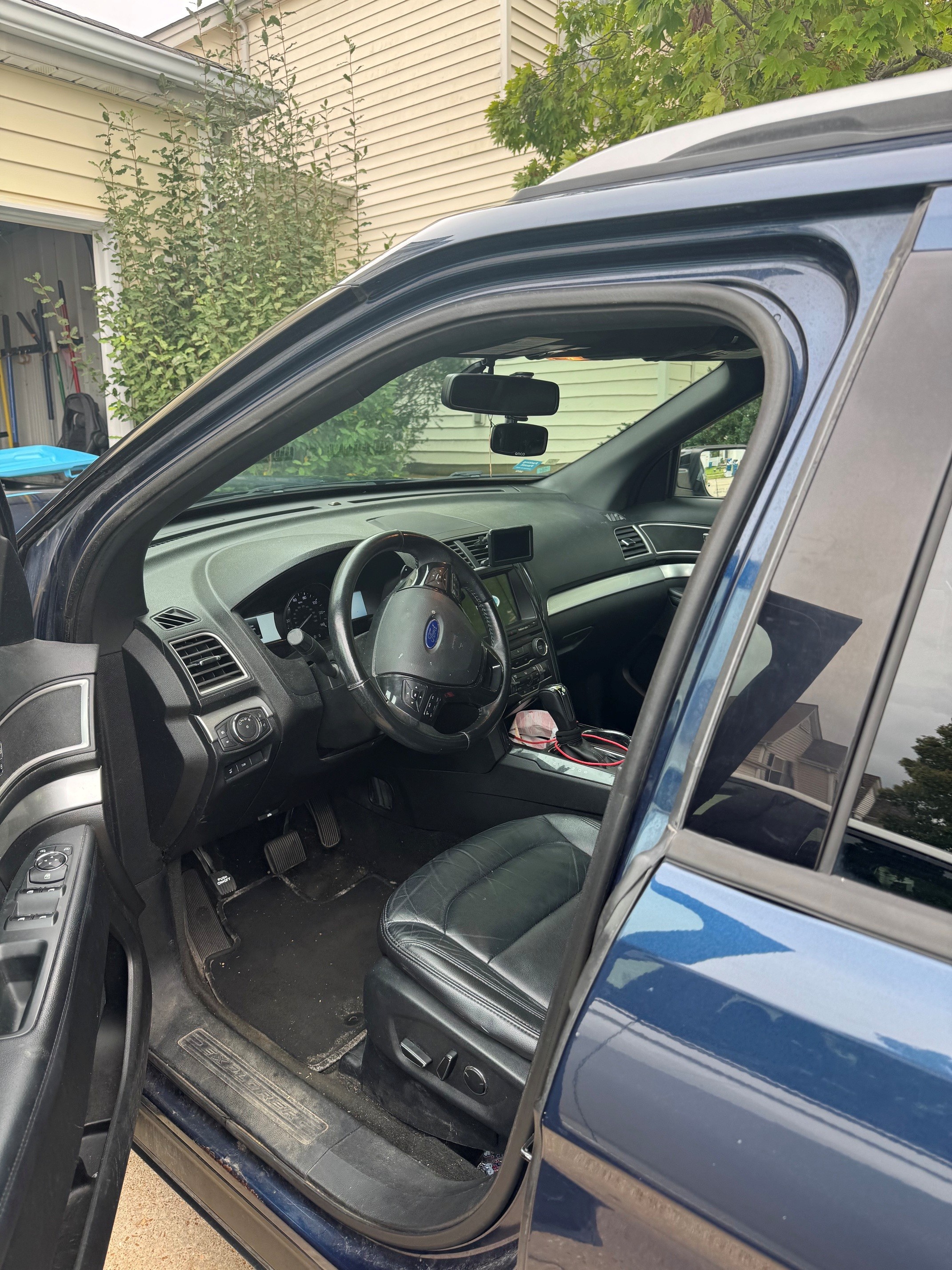 Used 2017 Ford Explorer XLT w/ Equipment Group 202A AWD/4WD image 11