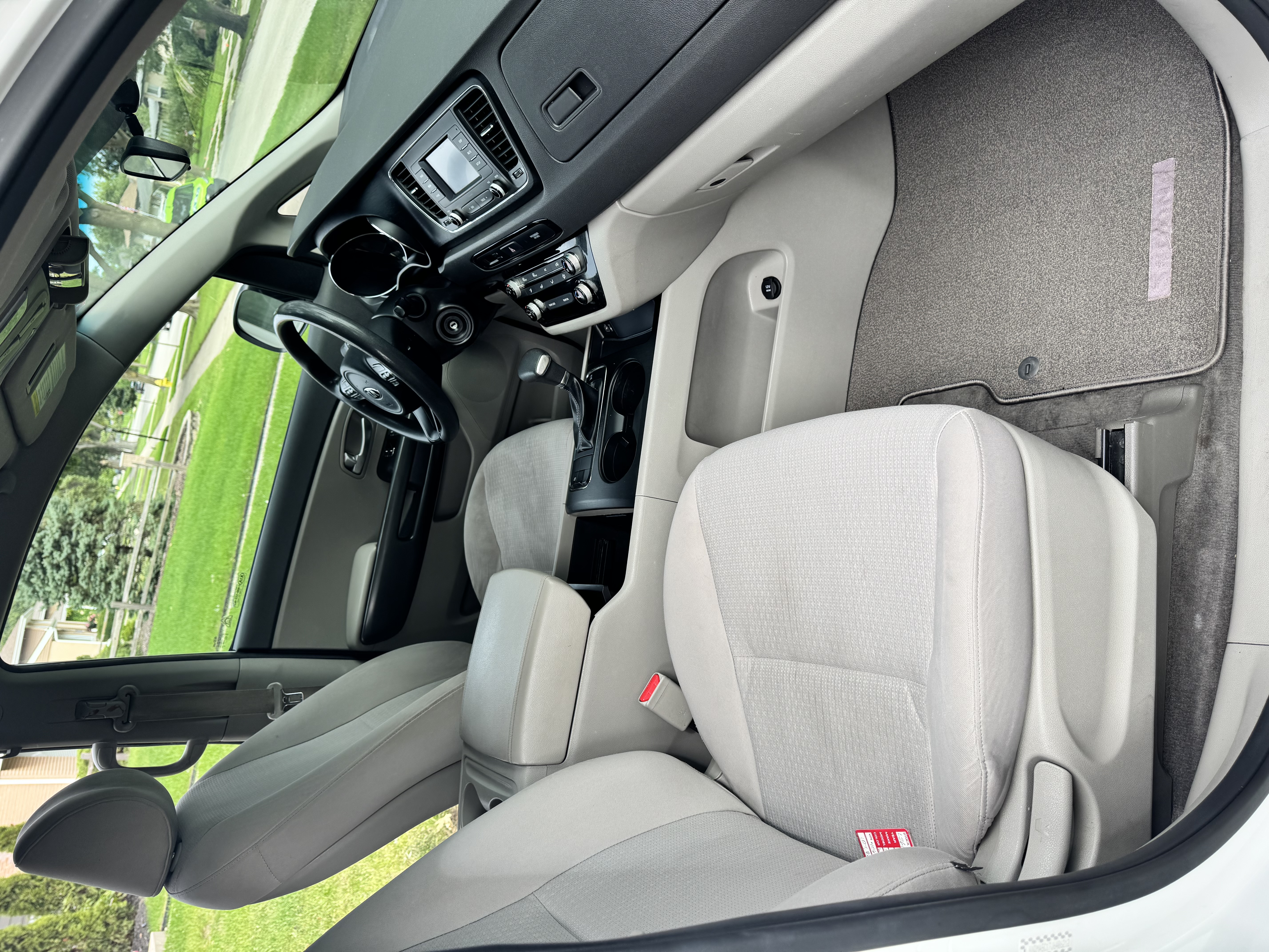 Used 2018 Kia Sedona L FWD image 16