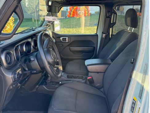 Used 2023 Jeep Wrangler Unlimited w/ Cold Weather Group image 5