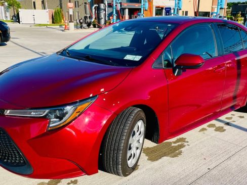Used 2022 Toyota Corolla LE image 1