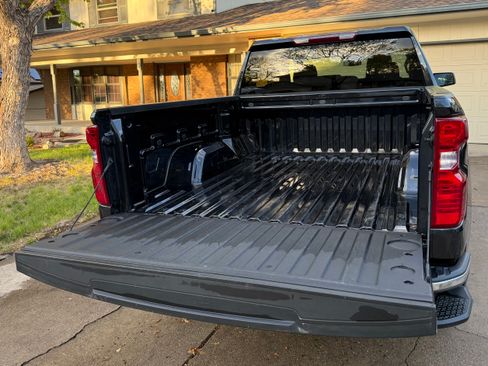 Used 2023 Chevrolet Silverado 1500 LT AWD/4WD image 5