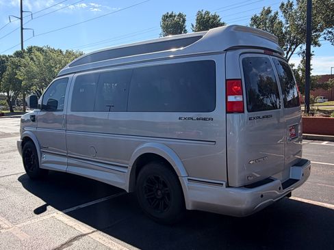 Used 2022 Chevrolet Express 2500 w/ Enhanced Convenience Package RWD image 4
