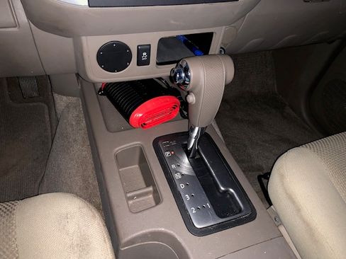 Used 2012 Nissan Frontier SV image 8