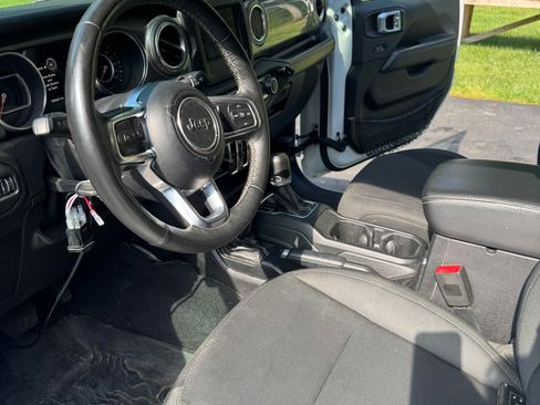 Used 2019 Jeep Wrangler Unlimited Sahara w/ Safety Group AWD/4WD image 13