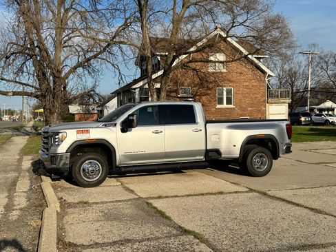 Used 2021 GMC Sierra 3500 SLE w/ SLE Value Package image 2