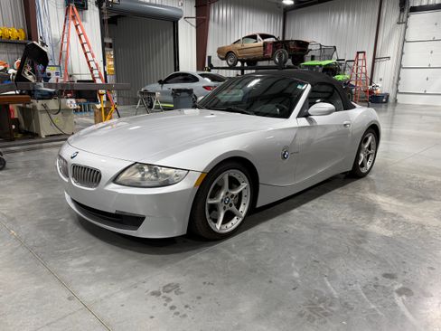 Used 2006 BMW Z4 3.0si RWD image 1