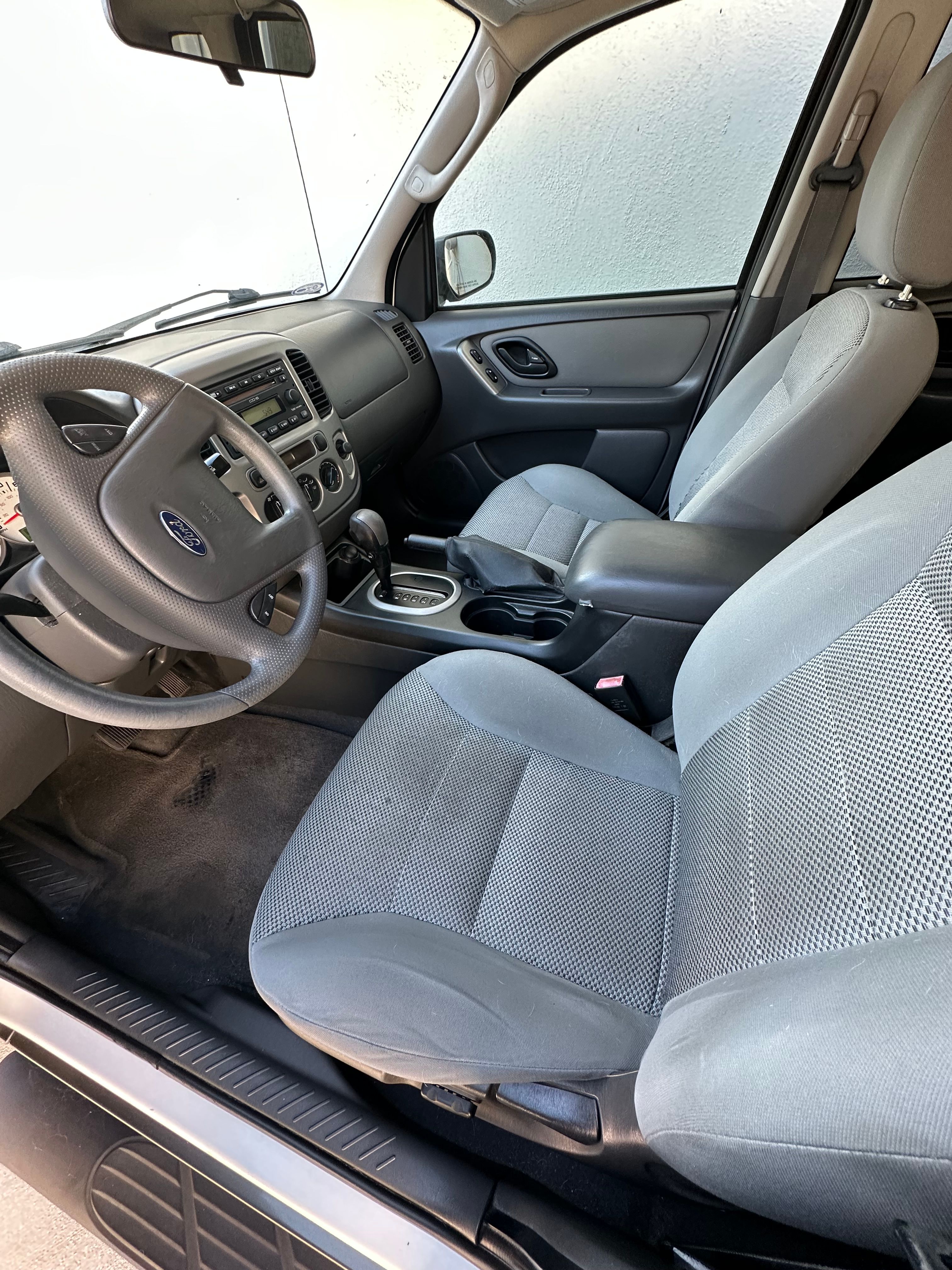 Used 2005 Ford Escape XLT FWD image 2