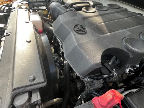 Used 2013 Toyota FJ Cruiser 4WD image 10