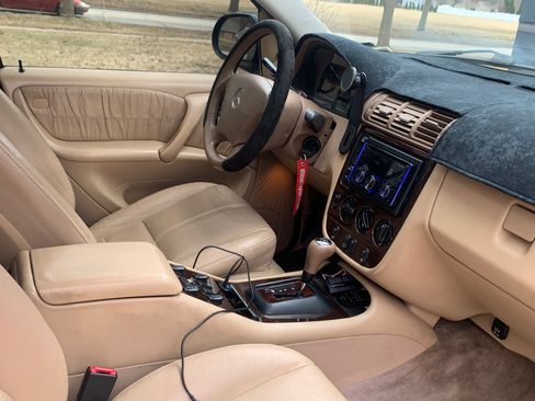 Used 2001 Mercedes-Benz ML 320 4MATIC image 5