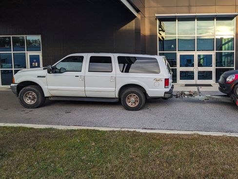 Used 2000 Ford Excursion XLT image 1