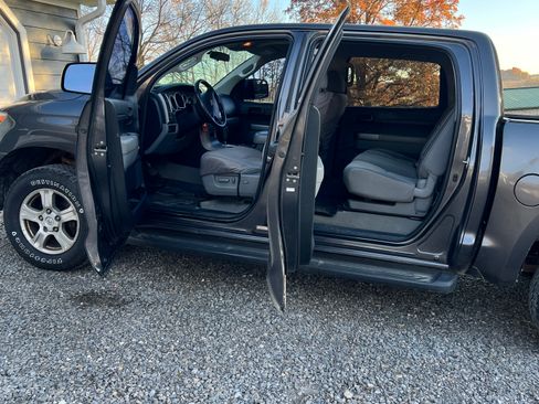 Used 2011 Toyota Tundra 4x4 CrewMax image 5