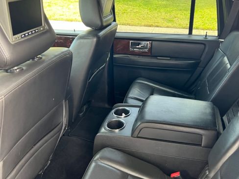 Used 2013 Lincoln Navigator 2WD w/ HD Trailer Tow Pkg image 11