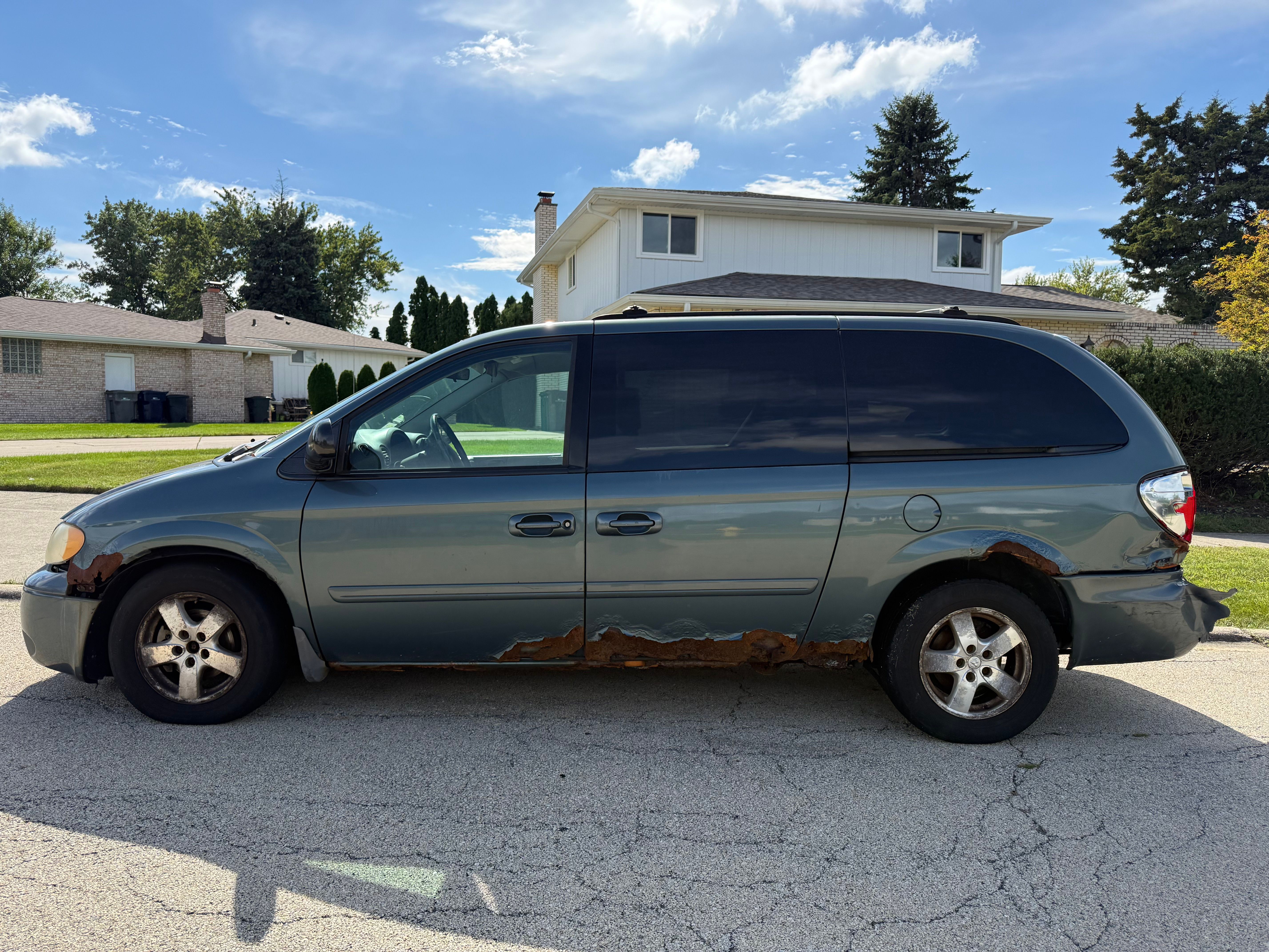 Used 2007 Dodge Grand Caravan SXT FWD image 2