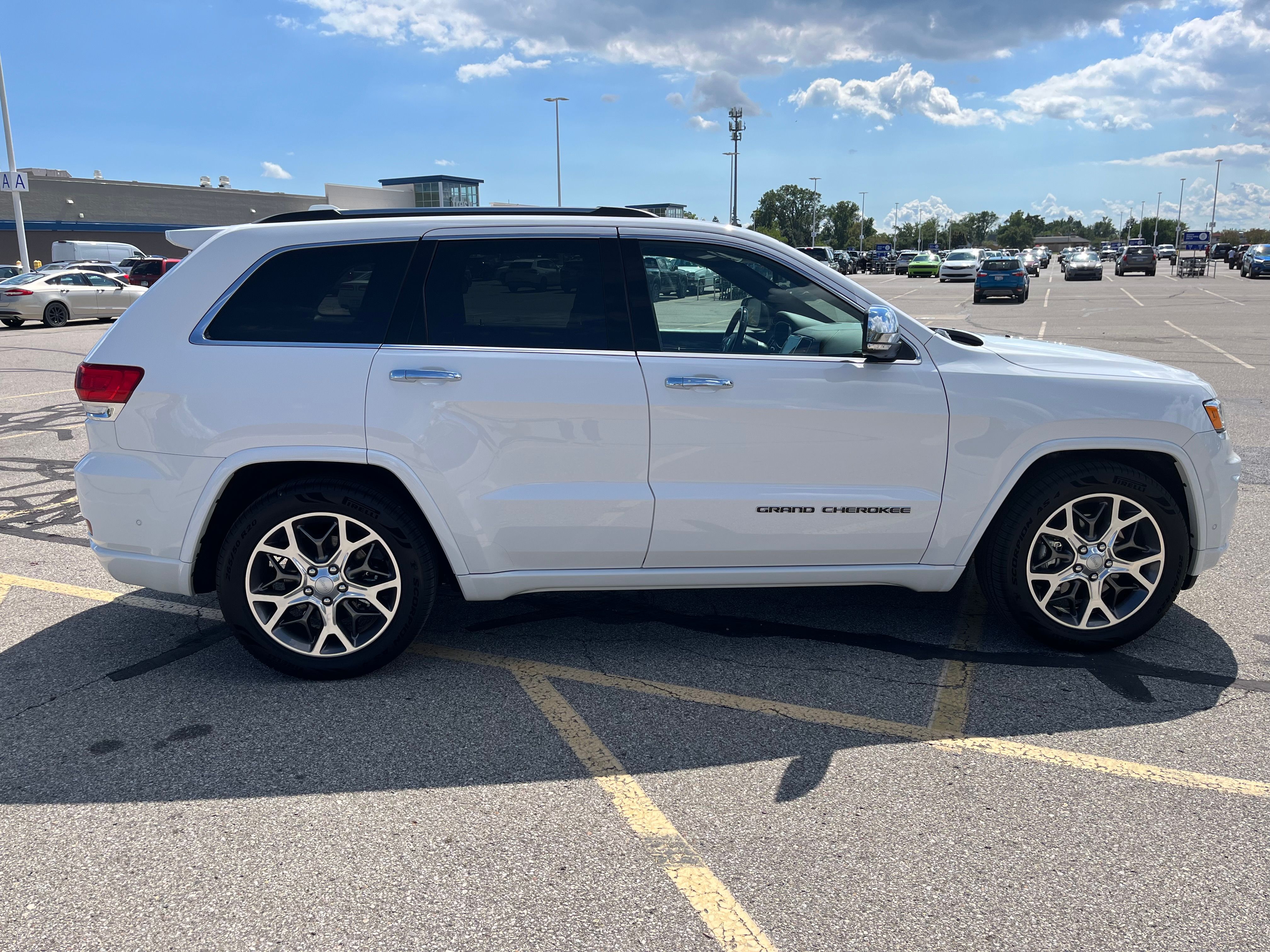 Used 2021 Jeep Grand Cherokee Overland AWD/4WD image 4