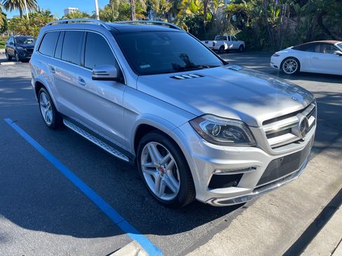 Used 2015 Mercedes-Benz GL 550 4MATIC image 2