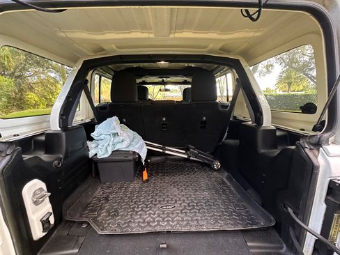 Used 2018 Jeep Wrangler Unlimited Sport image 11