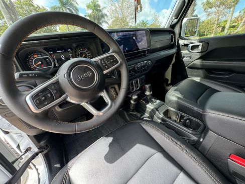 Used 2024 Jeep Wrangler Unlimited Sahara w/ Technology Group image 4