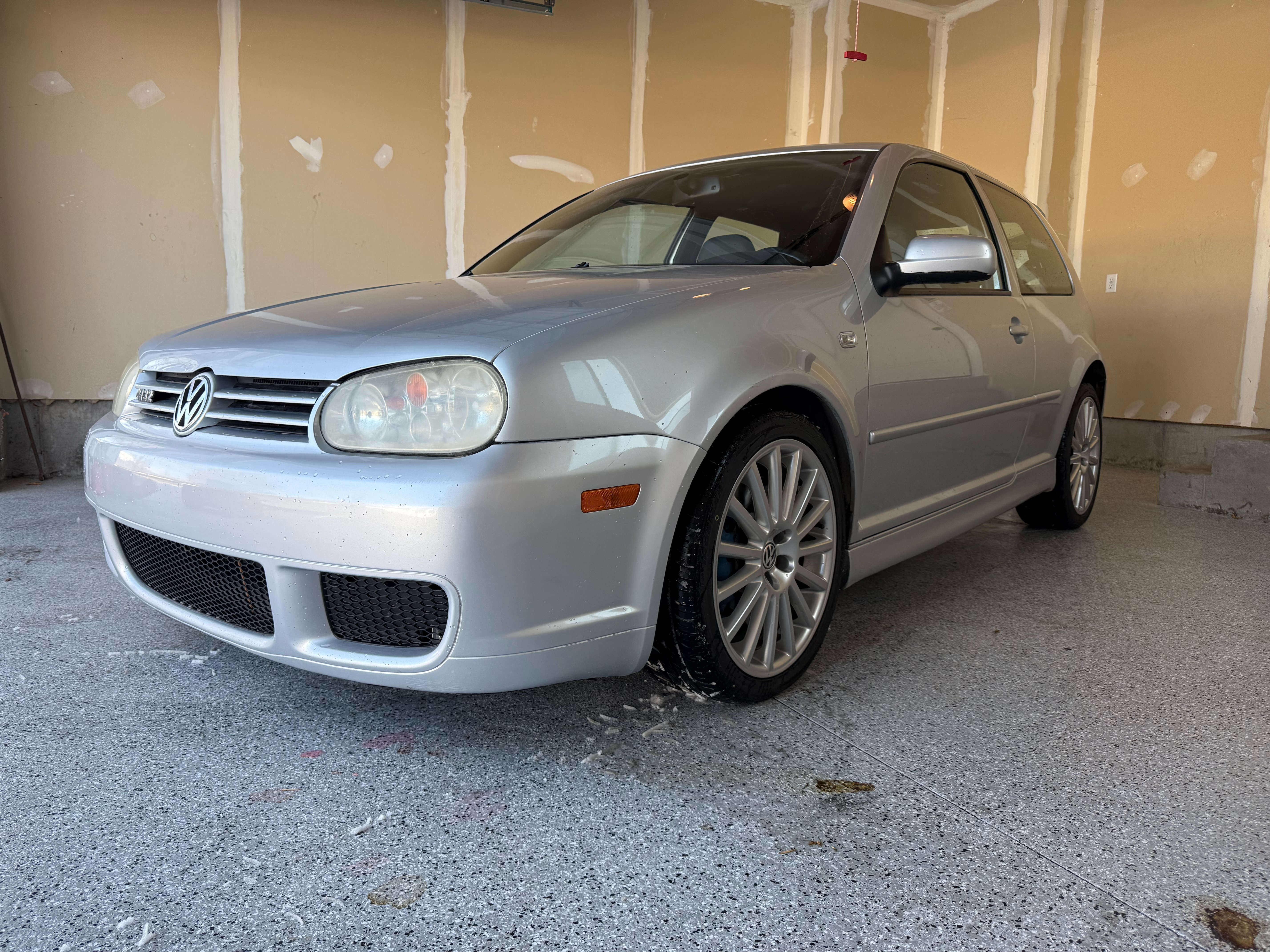 Used 2004 Volkswagen R32 AWD/4WD image 4