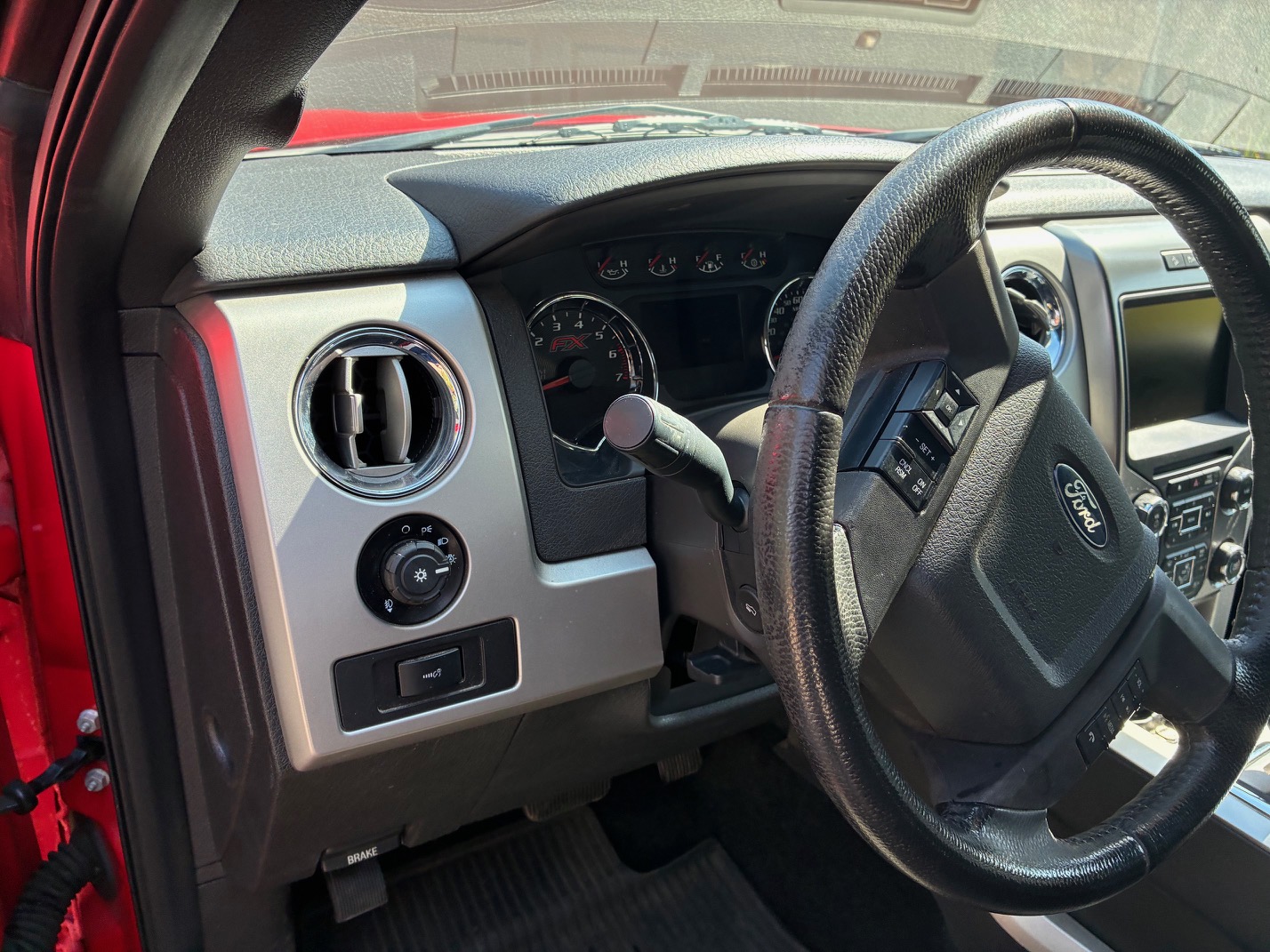 Used 2014 Ford F150 FX4 w/ Equipment Group 402A Luxury AWD/4WD image 12