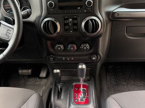 Used 2017 Jeep Wrangler Unlimited Sport w/ Quick Order Package 24S AWD/4WD image 13