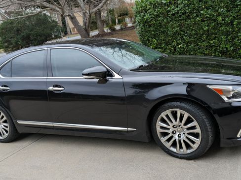 Used 2017 Lexus LS 460 w/ Comfort Package image 10