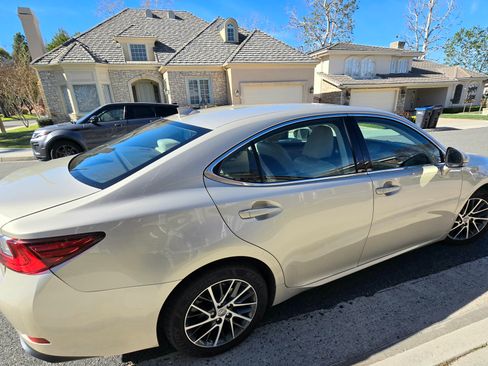 Used 2017 Lexus ES 350 w/ Navigation System Package image 9