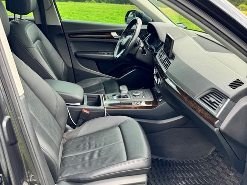 Used 2019 Audi Q5 2.0T Premium w/ Convenience Package AWD/4WD image 4
