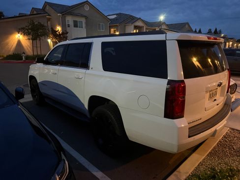 Used 2019 Chevrolet Suburban LT image 6