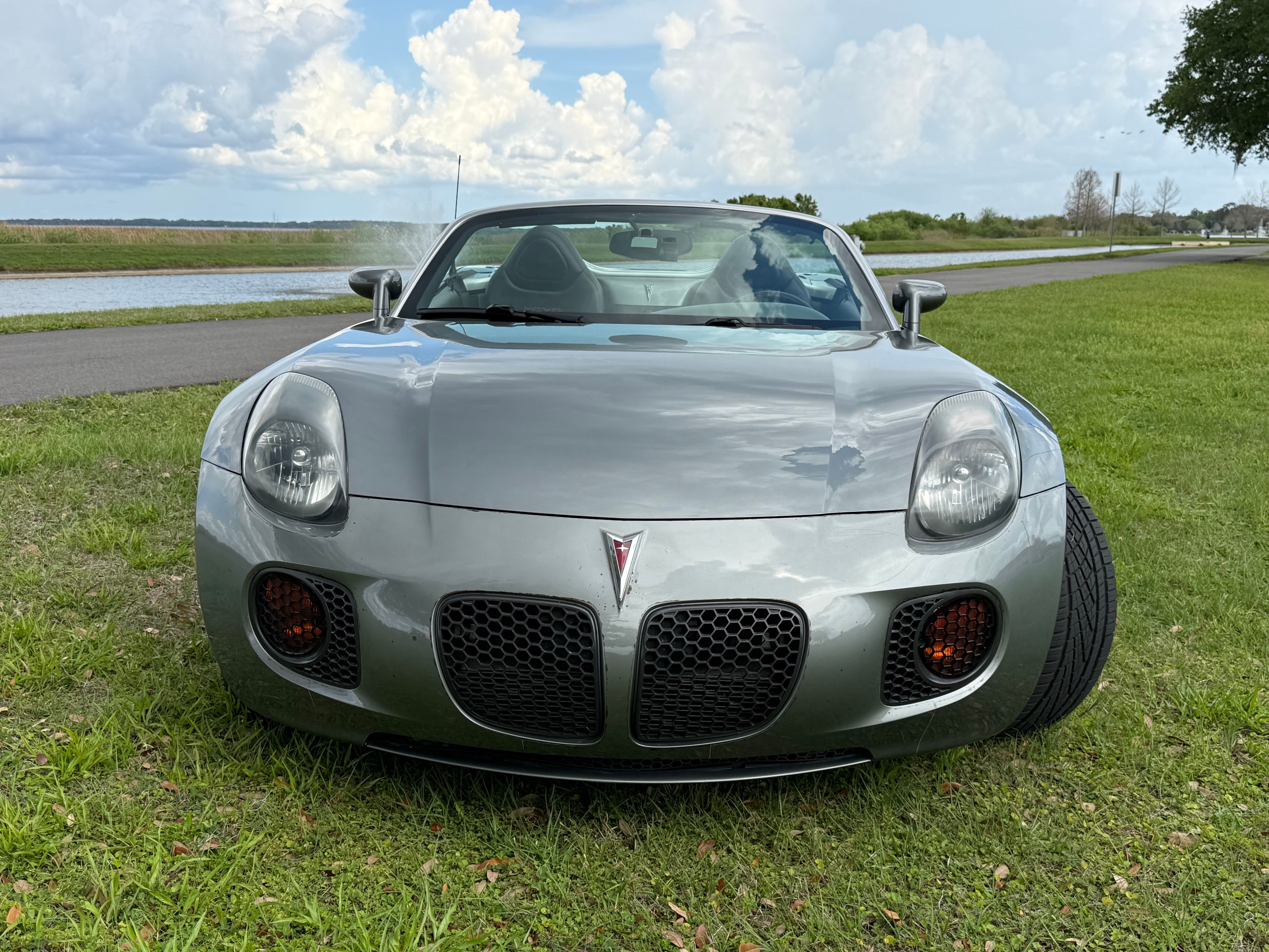 Used 2007 Pontiac Solstice GXP w/ Premium Package RWD image 2