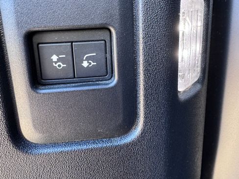 Used 2021 Land Rover Defender 110 X image 25