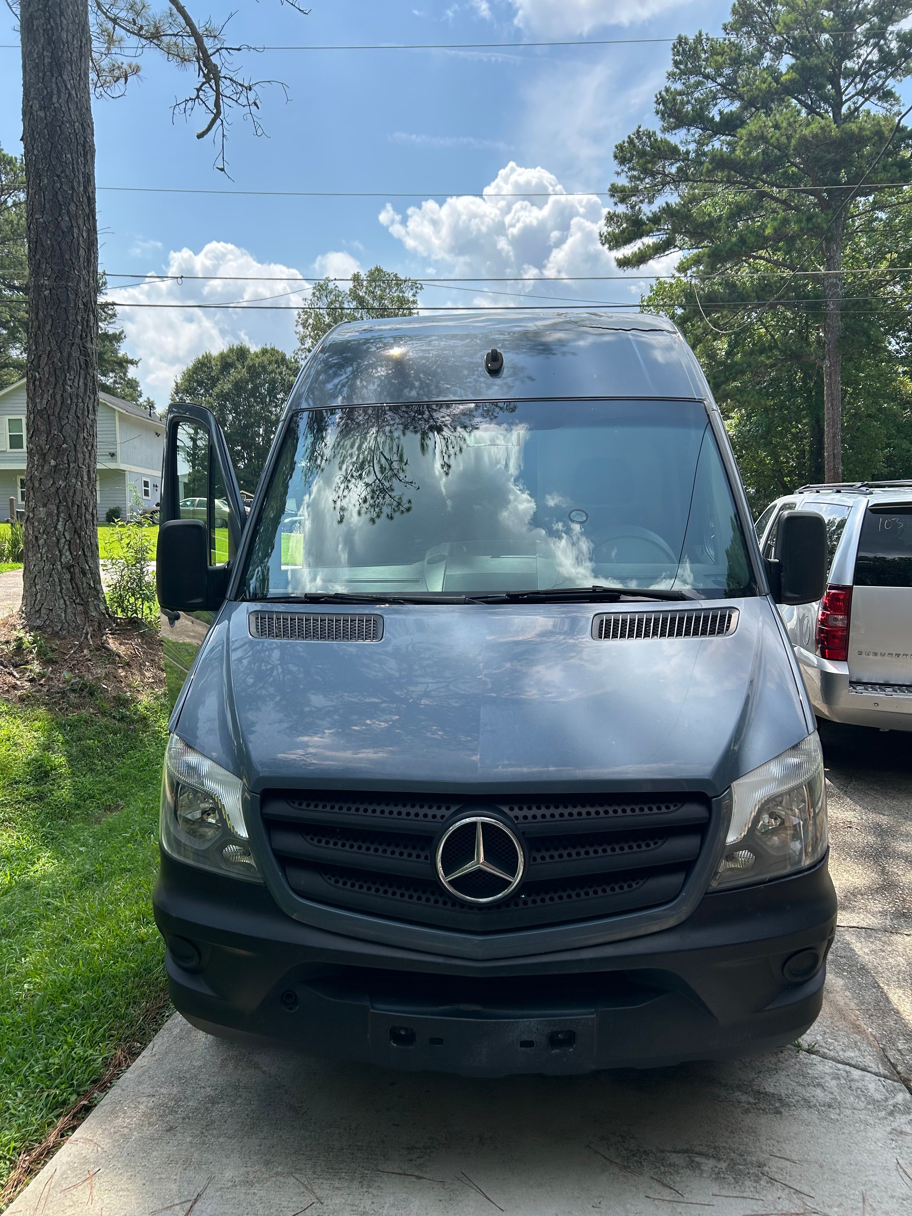Used 2018 Mercedes-Benz Sprinter 2500 image 2