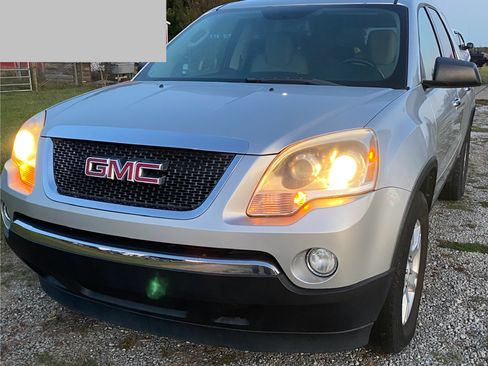 Used 2012 GMC Acadia SLE image 1