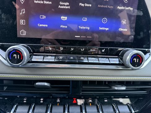 Used 2024 Chevrolet Colorado ZR2 w/ Safety Package image 21