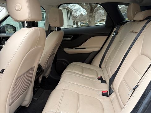 Used 2019 Jaguar F-PACE Prestige image 10