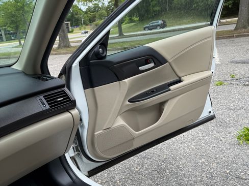 Used 2014 Honda Accord EX-L image 25