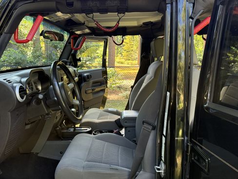 Used 2008 Jeep Wrangler Unlimited Sahara w/ Dual Top Group image 9