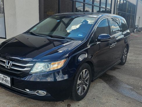 Used 2014 Honda Odyssey Touring Elite image 9