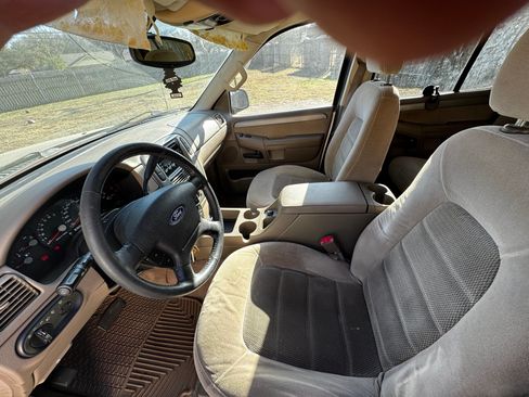Used 2004 Ford Explorer Sport XLT image 20
