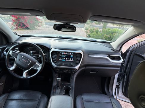 Used 2018 GMC Acadia SLT image 9