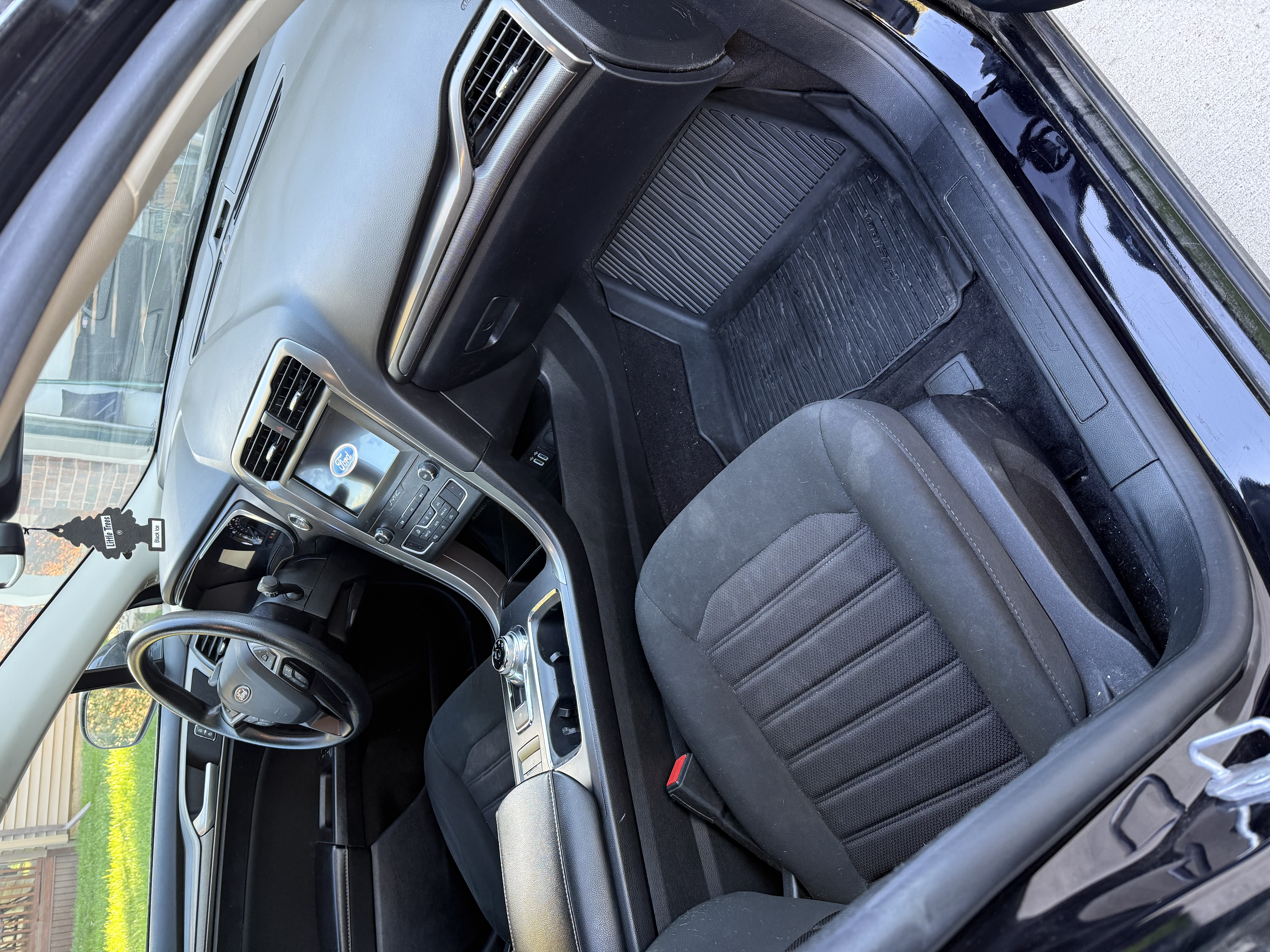 Used 2020 Ford Fusion SE FWD image 16