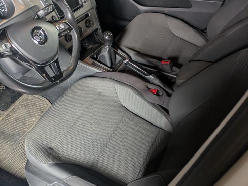 Used 2017 Volkswagen Golf S image 11