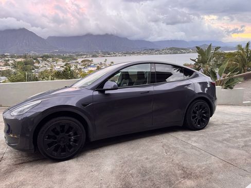 Used 2021 Tesla Model Y Long Range image 2