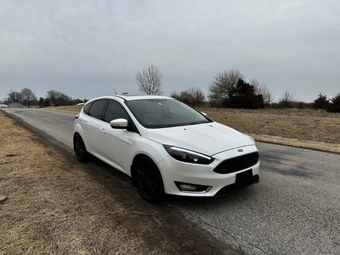 Used 2016 Ford Focus Titanium image 4