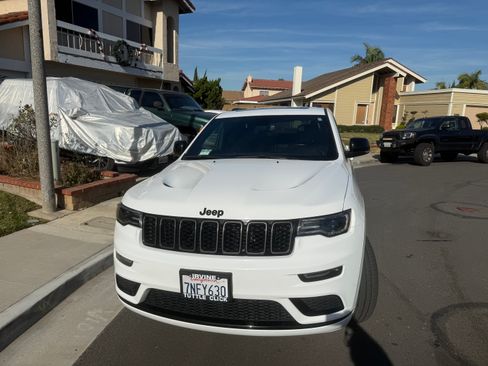 Used 2021 Jeep Grand Cherokee Limited X image 2