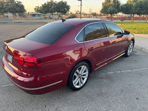 Used 2016 Volkswagen Passat 1.8T SEL Premium FWD image 4