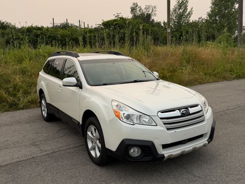Used 2014 Subaru Outback 3.6R Limited w/ Moonroof Package AWD/4WD image 1