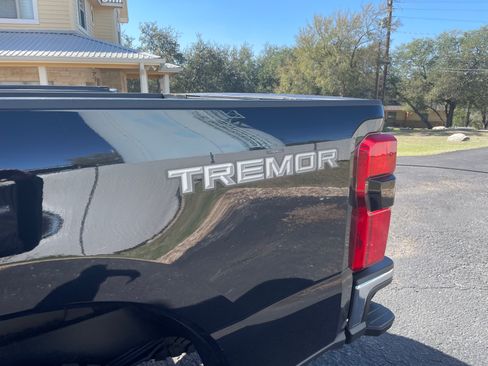 Used 2025 Ford F350 XLT w/ Tremor Off-Road Package image 9