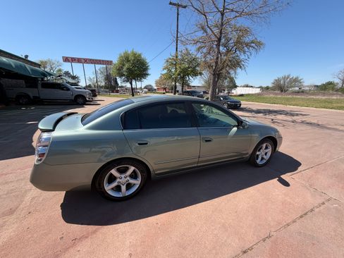 Used 2005 Nissan Altima 3.5 SE image 2