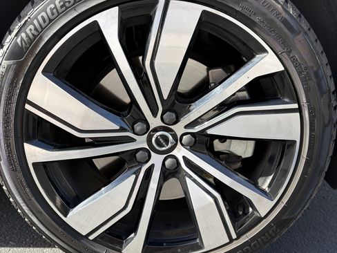 Used 2022 Volvo XC40 P8 Recharge Ultimate image 11