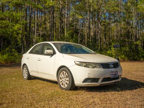 Used 2010 Kia Forte EX image 1